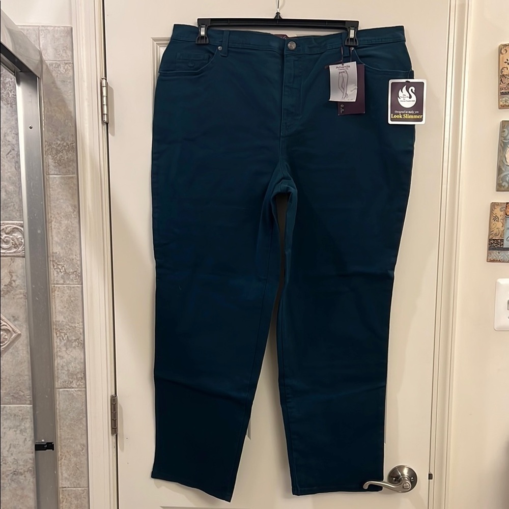 Gloria Vanderbilt ladies jeans